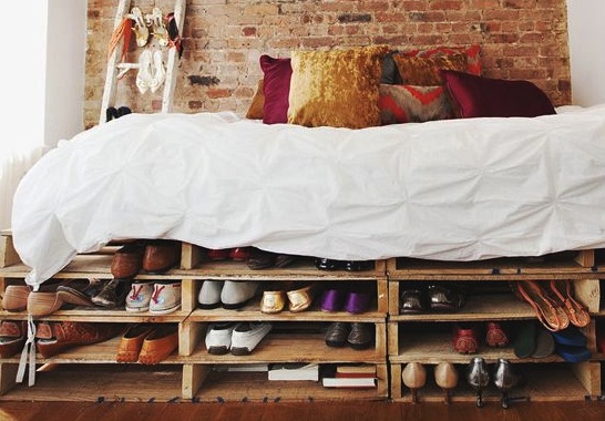 cama com porta sapatos pallets moderna decorac╠ºa╠âo