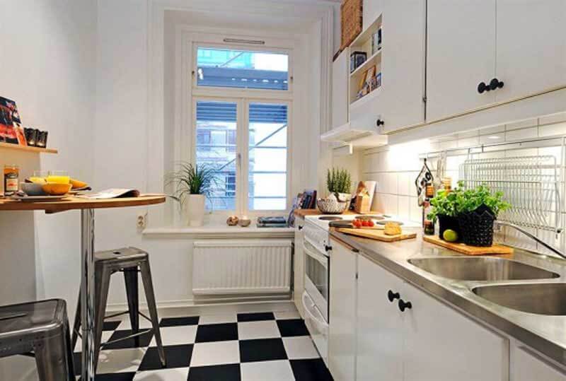 cozinha pequena com janela